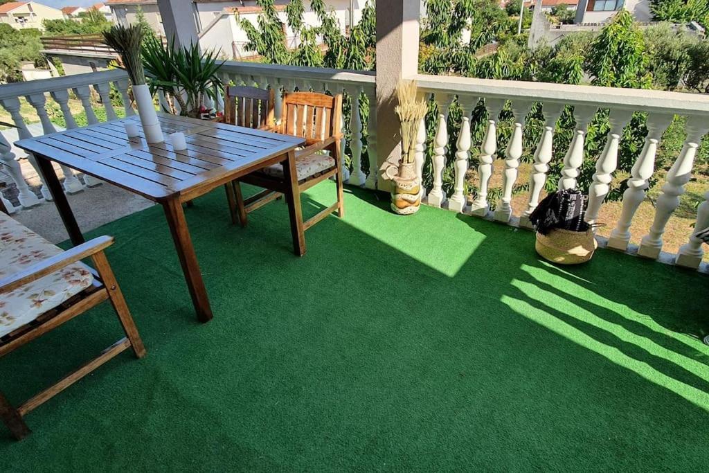 Three Bedroom Apartment Between Trogir And Split Kaštela Extérieur photo