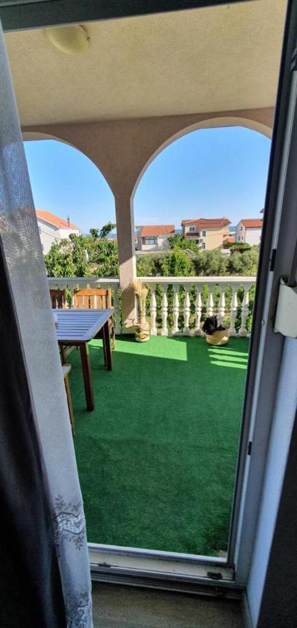 Three Bedroom Apartment Between Trogir And Split Kaštela Extérieur photo
