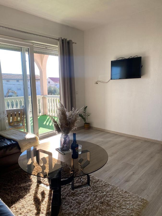 Three Bedroom Apartment Between Trogir And Split Kaštela Extérieur photo
