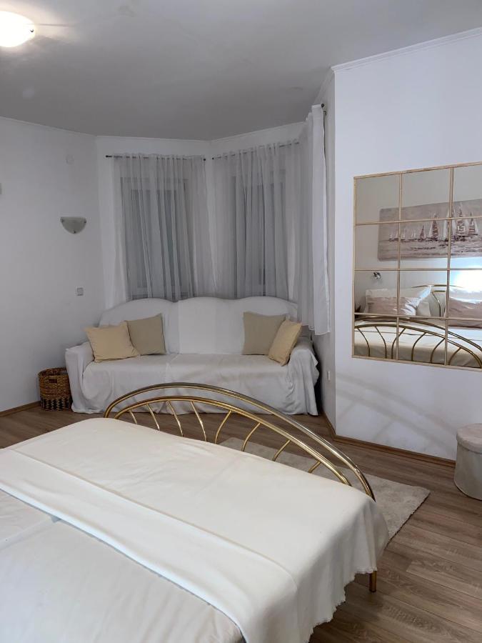 Three Bedroom Apartment Between Trogir And Split Kaštela Extérieur photo